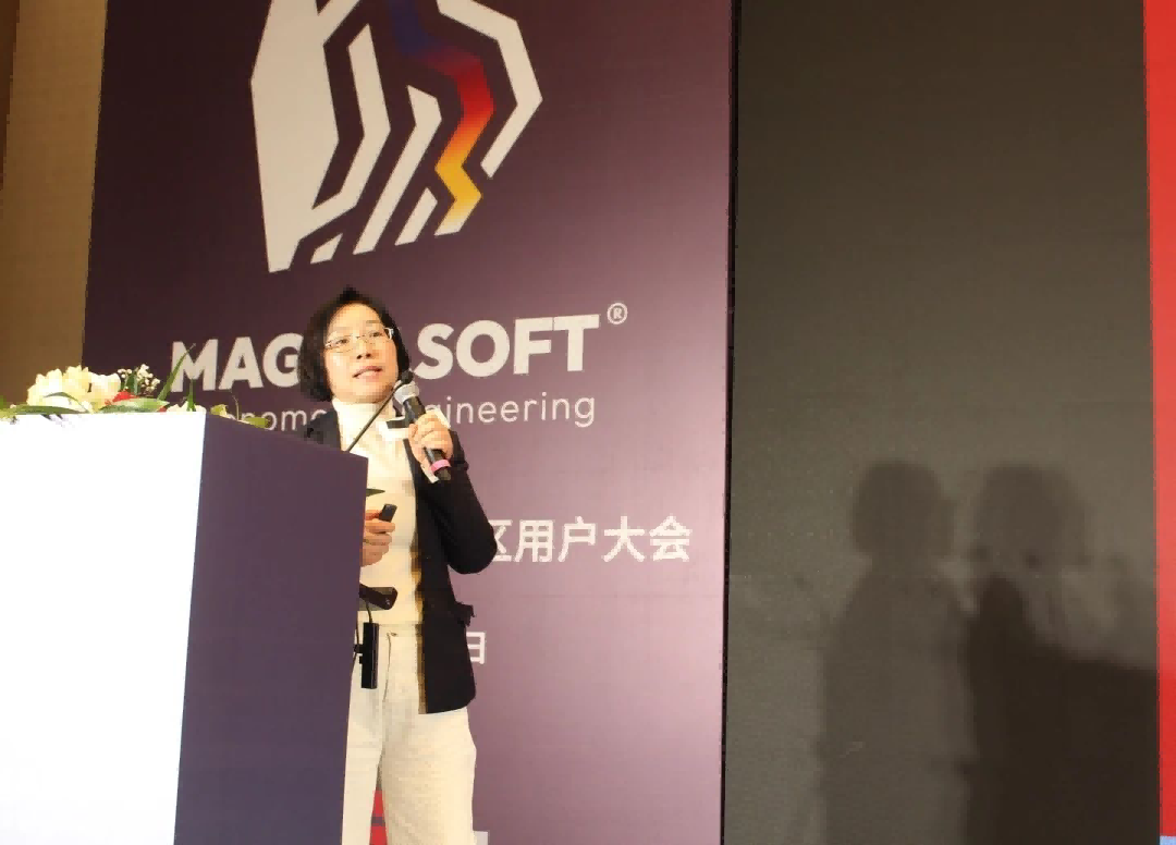 中國鑄造協會總工程師、《鑄造工程》雜志主編袁亞娟女士以《鑄造科技論文的寫作要求》為題作報告