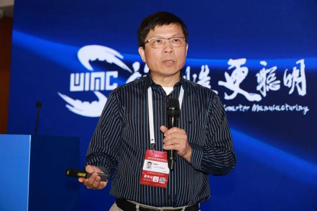 加拿大工程院院士、廣州大學(xué)人工智能研究院院長楊春生教授作報(bào)告