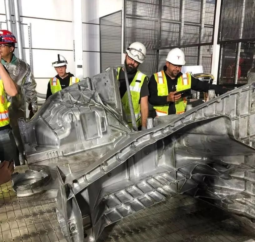 將本來超過220個零部件被壓鑄成為了10個集成零部件 將本來超過220個零部件被壓鑄成為了10個集成零部件