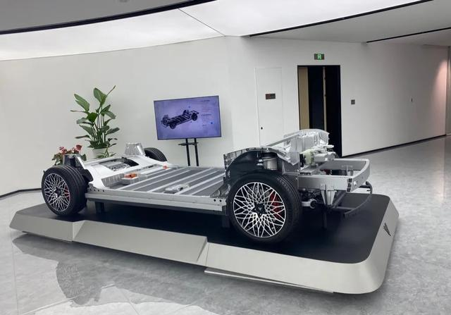 奇瑞與力勁聯(lián)合首發(fā)超萬噸雙壓射工藝